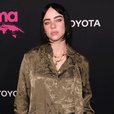 billie eilish leaked pics|Billie Eilish Cheekily Responds to Bikini Photo Showing Chest。